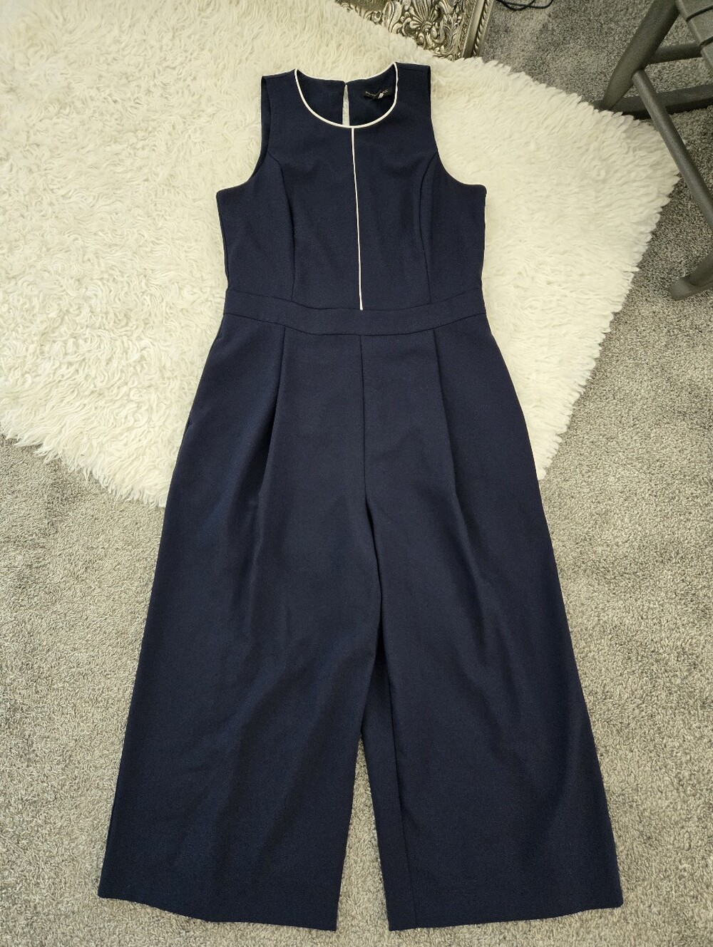 Banana Republic sleeveless wide-leg cropped jumpsuit in navy blue. Size 8.
